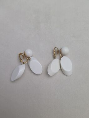Trifari Vintage Lucite White Bead and Oval Drop Clip-On Earrings 3.5 Inch